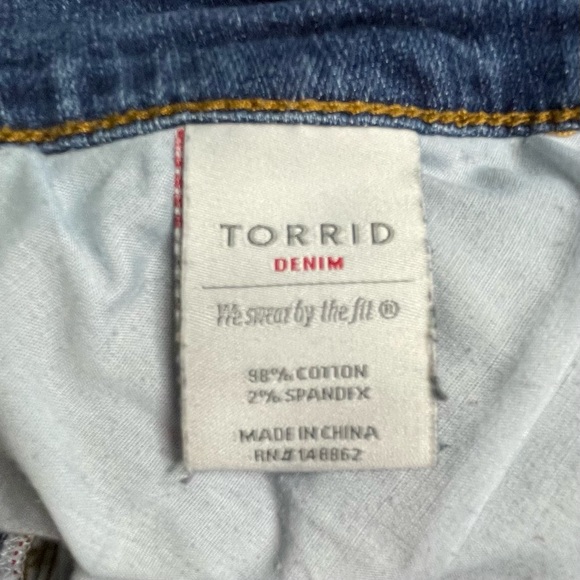 Torrid distressed denim shorts camo accents 20 - Picture 6 of 13